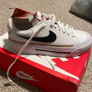 Nike court legacy lift